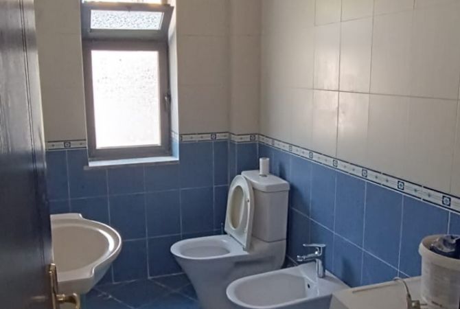 Shtepi me qera Apartament ne Tirane, 2+1, Mobilimi E mobiluar, Pagesa 500  Euro.