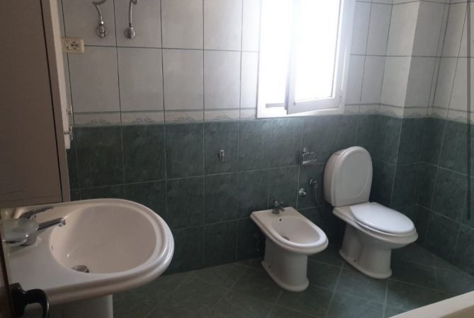 Shtepi me qera Apartament ne Tirane, 1+1, Mobilimi E mobiluar, Pagesa 350  Euro.