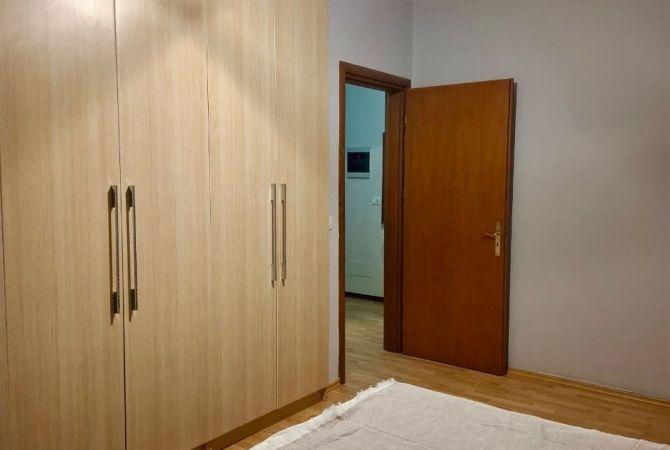 Shtepi me qera Apartament ne Tirane, 2+1, Mobilimi E mobiluar, Pagesa 450  Euro.