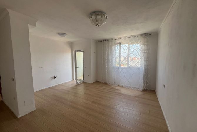Shtepi ne shitje Apartament ne Tirane, 1+1, Mobilimi Bosh, pa mobiluar, Pagesa 88,000  Euro.
