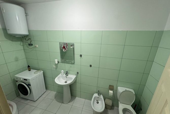 Shtepi me qera Apartament ne Tirane, 2+1, Mobilimi E mobiluar, Pagesa 450  Euro.