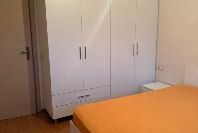 Shtepi me qera Apartament ne Tirane, 1+1, Mobilimi E mobiluar, Pagesa 560  Euro.