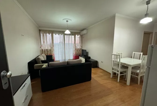 Shtepi me qera Apartament ne Tirane, 1+1, Mobilimi E mobiluar, Pagesa 560  Euro.