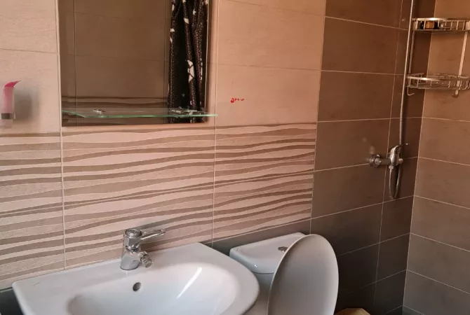 Shtepi me qera Apartament ne Tirane, Garsoniere, Mobilimi E mobiluar, Pagesa 38,000  Leke.