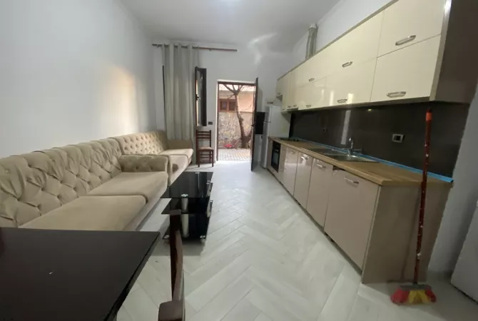 Shtepi me qera 2+1 ne Tirane - 40,000 Leke