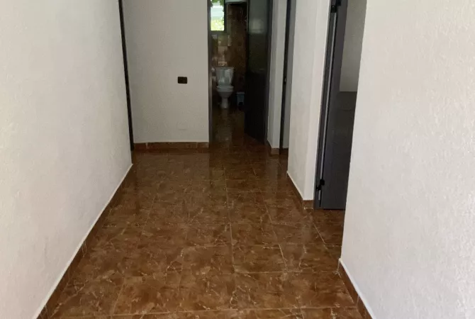 Shtepi me qera Apartament ne Tirane, 2+1, Mobilimi E mobiluar, Pagesa 40,000  Leke.