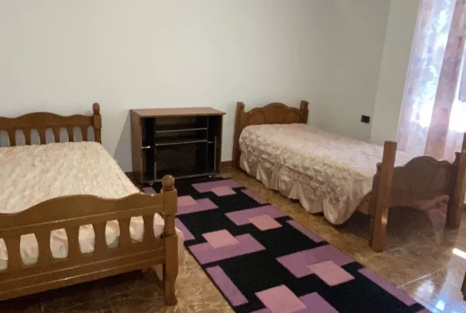 Shtepi me qera 2+1 ne Tirane - 40,000 Leke