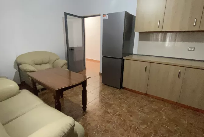 Shtepi me qera 2+1 ne Tirane - 40,000 Leke