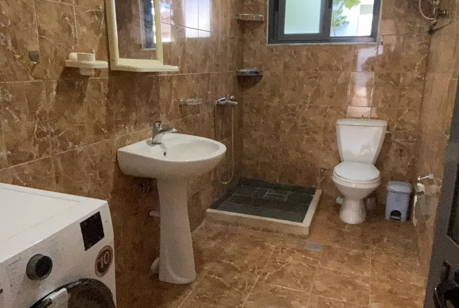 Shtepi me qera Apartament ne Tirane, 2+1, Mobilimi E mobiluar, Pagesa 40,000  Leke.