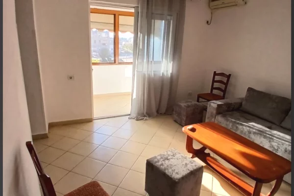 Shtepi me qera Apartament ne Tirane, 1+1, Mobilimi E mobiluar, Pagesa 45,000  Leke.