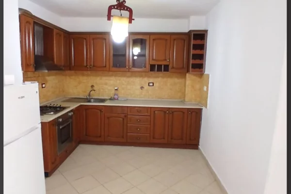 Shtepi me qera Apartament ne Tirane, 1+1, Mobilimi E mobiluar, Pagesa 45,000  Leke.