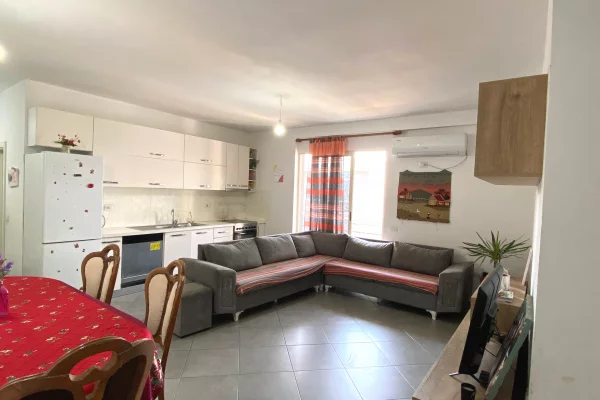 Shtepi me qera 2+1 ne Tirane - 400 Euro