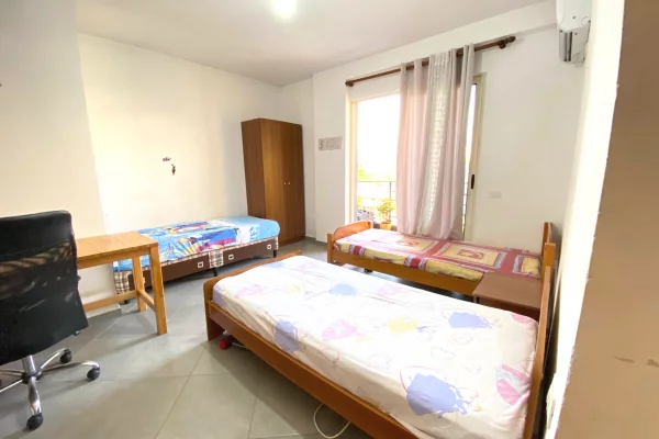 Shtepi me qera Apartament ne Tirane, 2+1, Mobilimi E mobiluar, Pagesa 400  Euro.