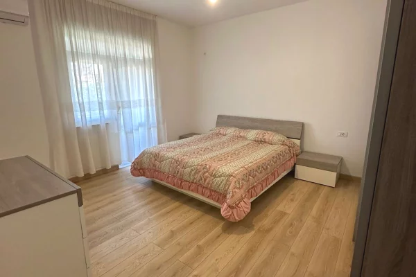 Shtepi me qera Apartament ne Tirane, 2+1, Mobilimi E mobiluar, Pagesa 700  Euro.