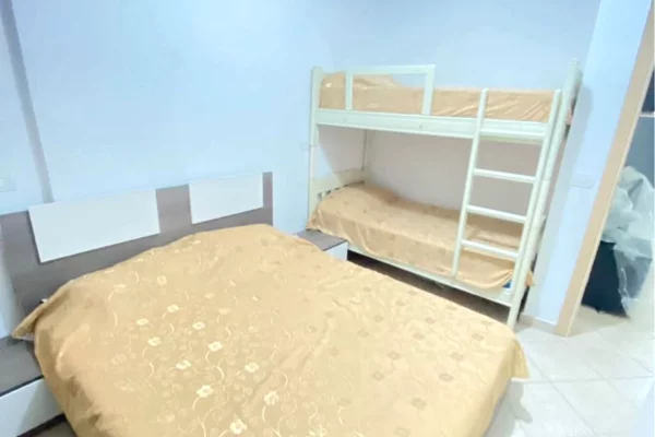 Shtepi ne shitje Apartament ne Durres, 1+1, Mobilimi E mobiluar, Pagesa 77,000  Euro.