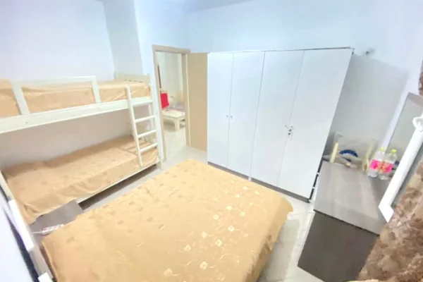 Shtepi ne shitje Apartament ne Durres, 1+1, Mobilimi E mobiluar, Pagesa 77,000  Euro.