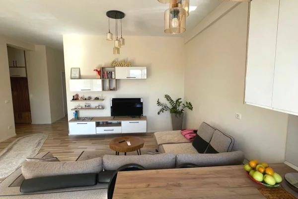 Shtepi me qera 2+1 ne Tirane - 70,000 Leke