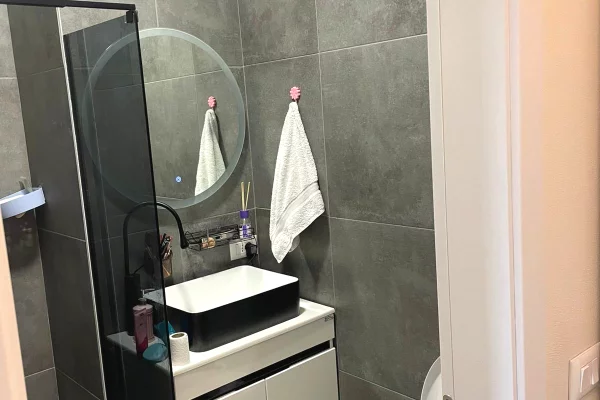 Shtepi me qera Apartament ne Tirane, 2+1, Mobilimi E mobiluar, Pagesa 70,000  Leke.