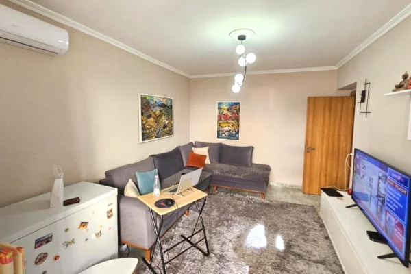 Shtepi me qera Apartament ne Tirane, 1+1, Mobilimi E mobiluar, Pagesa 50,000  Leke.