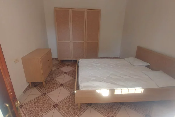 Shtepi me qera 1+1 ne Tirane - 27,000 Leke