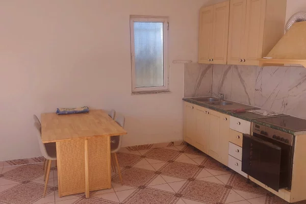 Shtepi me qera Apartament ne Tirane, 1+1, Mobilimi E mobiluar, Pagesa 27,000  Leke.