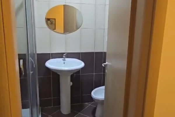 Shtepi me qera 2+1 ne Tirane - 50,000 Leke