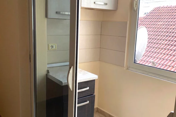 Shtepi me qera Apartament ne Tirane, 1+1, Mobilimi E mobiluar, Pagesa 40,000  Leke.