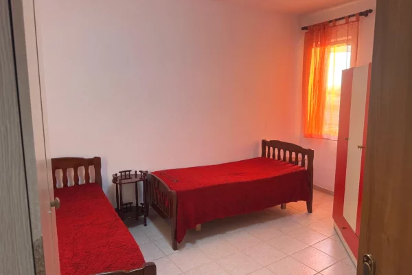 Shtepi me qera Apartament ne Tirane, 2+1, Mobilimi E mobiluar, Pagesa 50,000  Leke.