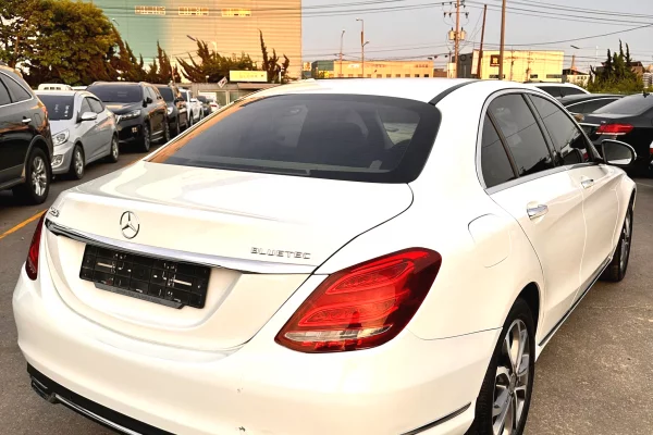 Makina ne shitje ne Tirane - 15,000 Euro