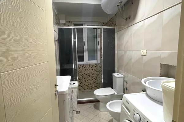 Shtepi me qera Apartament ne Tirane, 2+1, Mobilimi E mobiluar, Pagesa 600  Euro.