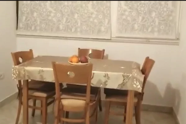 Shtepi me qera Apartament ne Tirane, 2+1, Mobilimi E mobiluar, Pagesa 40,000  Leke.