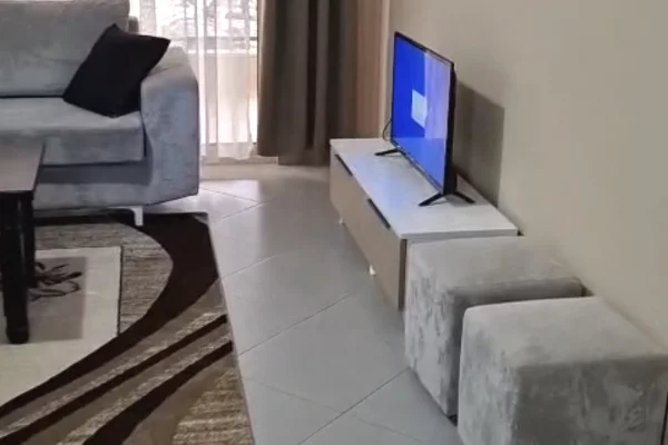 Shtepi me qera 1+1 ne Tirane - 35,000 Leke