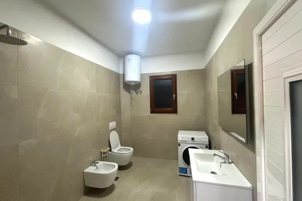 Shtepi me qera Shtepi Private ne Tirane, 2+1, Mobilimi E mobiluar, Pagesa 500  Euro.