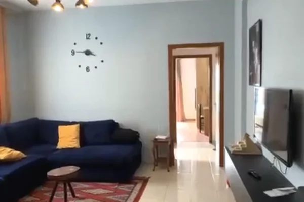 Shtepi me qera Apartament ne Tirane, 1+1, Mobilimi E mobiluar, Pagesa 550  Euro.