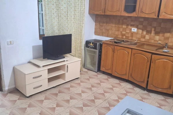 Shtepi me qera 1+1 ne Tirane - 30,000 Leke