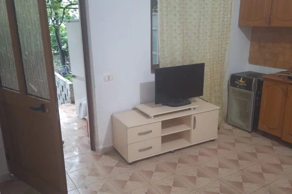 Shtepi me qera 1+1 ne Tirane - 30,000 Leke