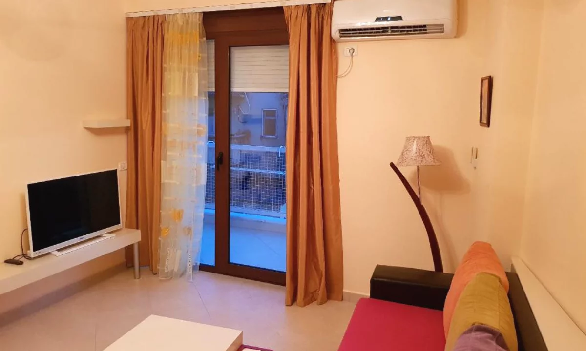 Shtepi me qera Apartament ne Tirane, 2+1, Mobilimi E mobiluar, Pagesa 680  Euro.