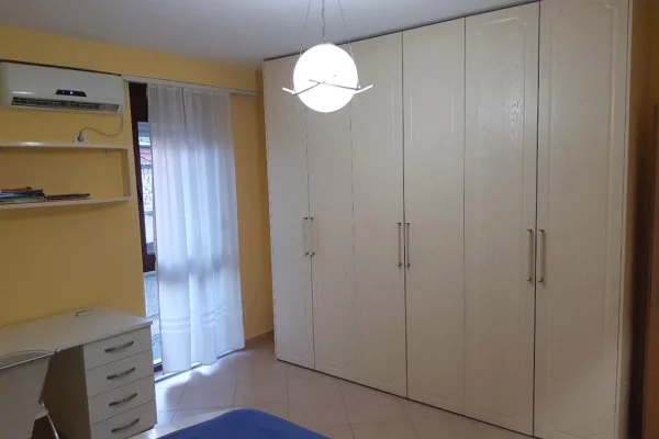Shtepi me qera Apartament ne Tirane, 2+1, Mobilimi E mobiluar, Pagesa 680  Euro.