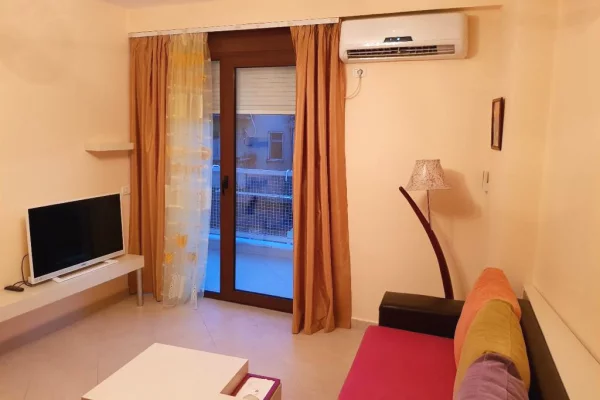 Shtepi me qera 2+1 ne Tirane - 680 Euro