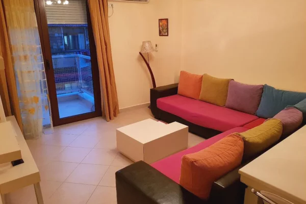 Shtepi me qera Apartament ne Tirane, 2+1, Mobilimi E mobiluar, Pagesa 680  Euro.