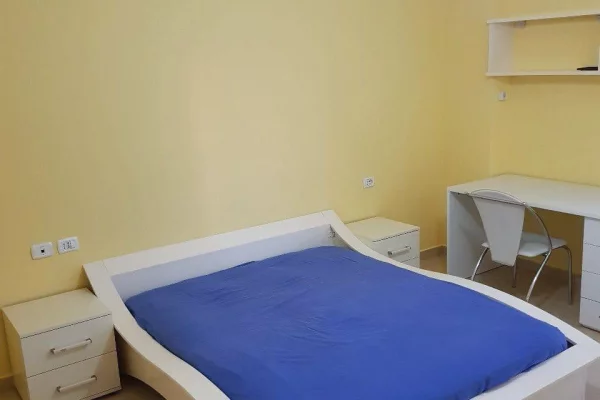 Shtepi me qera Apartament ne Tirane, 2+1, Mobilimi E mobiluar, Pagesa 680  Euro.
