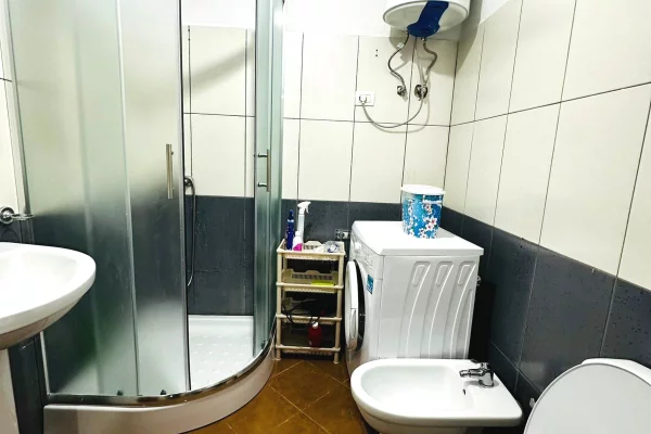 Shtepi me qera Apartament ne Tirane, 2+1, Mobilimi E mobiluar, Pagesa 70,000  Leke.