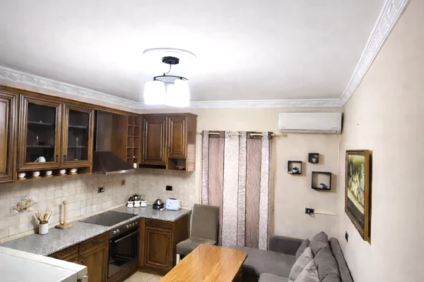 Shtepi me qera Apartament ne Tirane, 2+1, Mobilimi E mobiluar, Pagesa 650  Euro.
