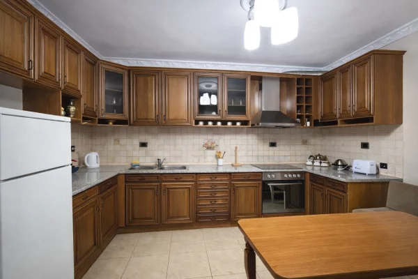 Shtepi me qera Apartament ne Tirane, 2+1, Mobilimi E mobiluar, Pagesa 650  Euro.