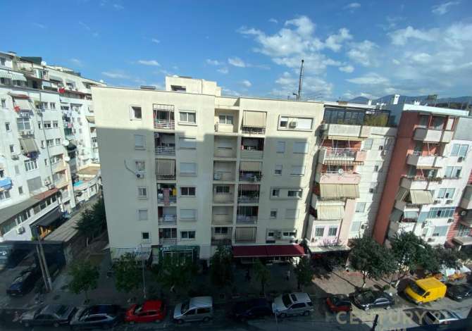 Japim me qira apartament ose ambient per zyra 2+1+2 ne Komunen e Parisit prane Kompleksit Olimpik