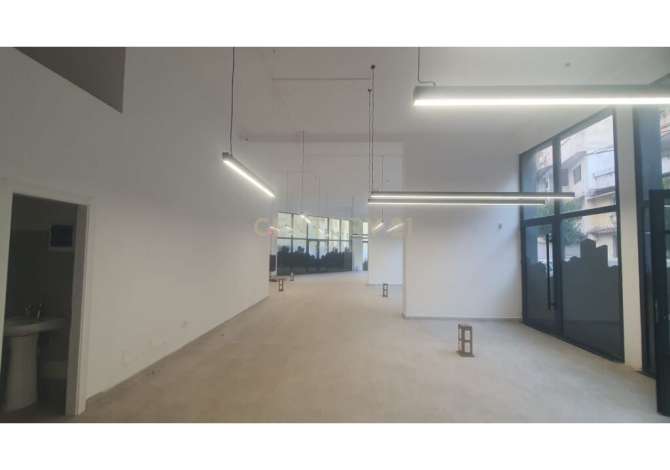 PRANE QENDRES, JAPIM ME QIRA AMBIENT KOMERCIAL OPEN SPACE