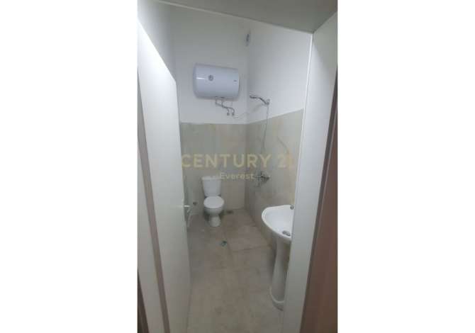 PRANE QENDRES, JAPIM ME QIRA AMBIENT KOMERCIAL OPEN SPACE