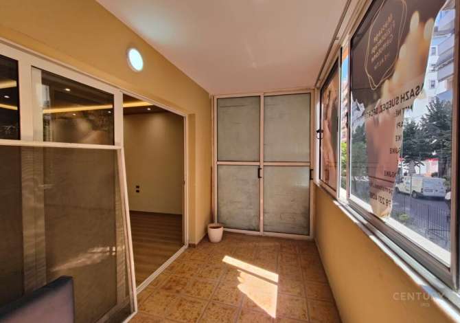 Apartament per zyra 4+1 tek Komuna e Parisit, 900Euro Neto | 124 m2