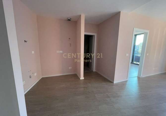 JAPIM AMBIENT KOMERCIAL PER QIRA + POST PARKIMI TEK LAKE VIEW!