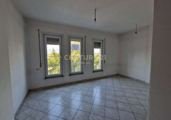 Ambient biznesi me qera 3+1 ne Tirane - 800 Euro